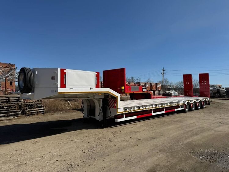 Низкорамный полуприцеп-трал AMUR LYR9708TDP с гидравлическими сходнями